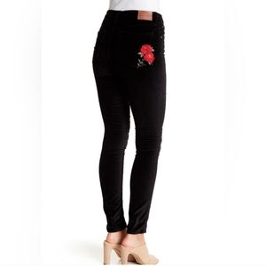 Johnny Was black velvet skinny jeans pants sz 30